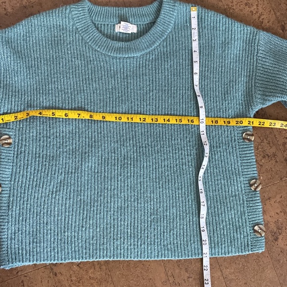 Yes Lola crew neckline ribbed knit sweater, buttons details, boxy! Size Small - Picture 13 of 17